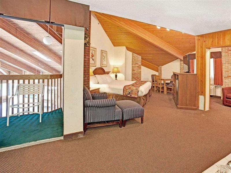 Hotel Baymont By Wyndham Monroe Exterior foto
