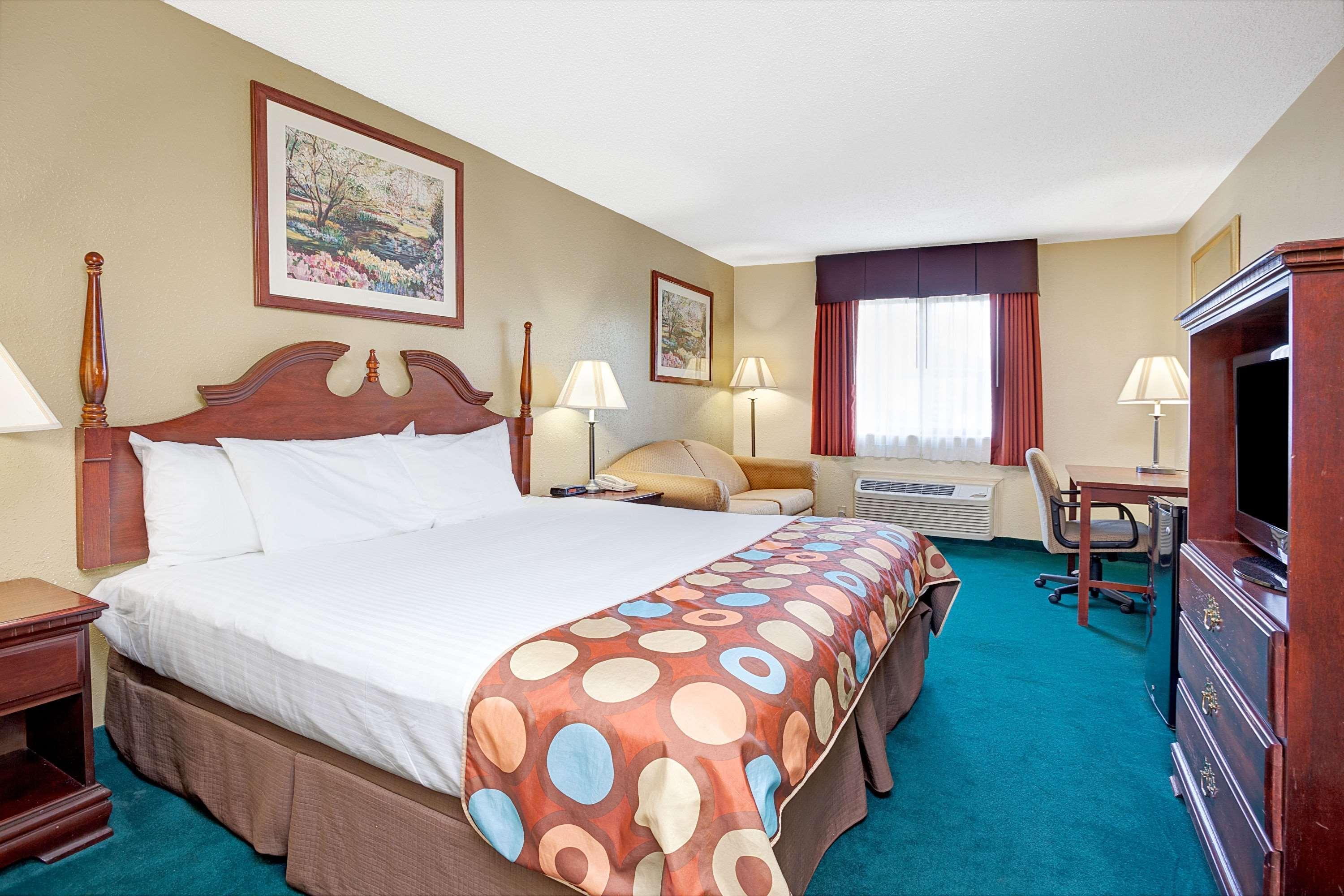 Hotel Baymont By Wyndham Monroe Exterior foto